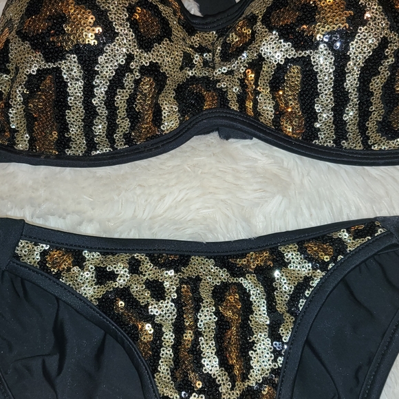 Venus 2 Piece Swimsuit -Top Size 32A -Bottoms Size 2  -Sequin Animal Print- NWOT - Picture 12 of 14